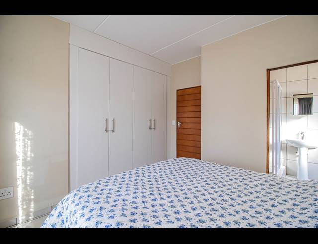 2 BEDROOM APARTMENT FOR SALE IN SOUTH CREST